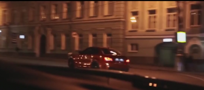 Αυτός είναι ο πιο τρελός οδηγός στο κέντρο της Μόσχας. Δείτε τι κάνει... (Βίντεο)