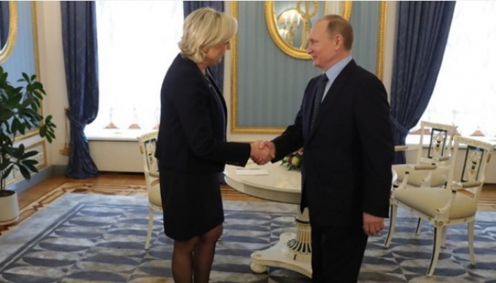 Αιφνιδιαστική συνάντηση στο Κρεμλίνο Λεπέν σε Πούτιν: Οι χώρες μας ανήκουν στους «πραγματικούς αγωνιστές κατά της τρομοκρατίας»