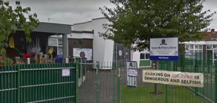 Συναγερμός σε σχολείο στη Βρετανία - Άνδρας ντυμένος κλόουν κυνηγούσε παιδιά με μαχαίρι!