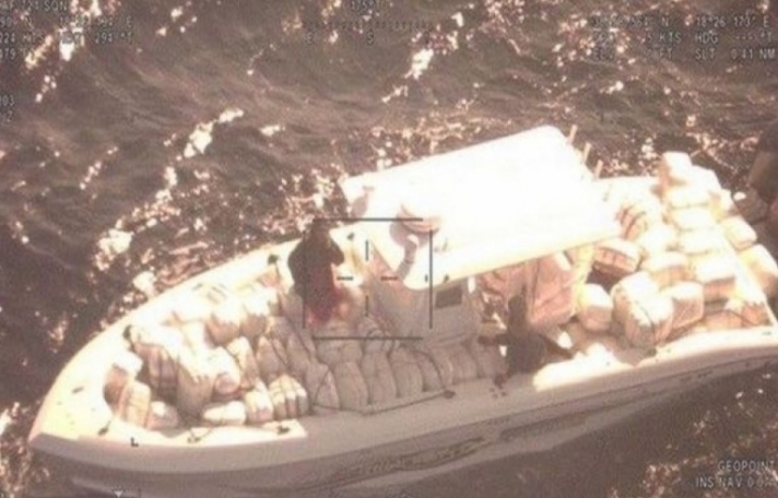 ΒΙΝΤΕΟ: Σκάφος του λιμενικού καταδιώκει και εντοπίζει σκάφος με 2 τόνους κάνναβη