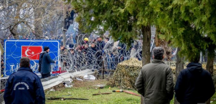 Τουρκία: Απομακρύνονται οι μετανάστες από τα σύνορα με την Ελλάδα