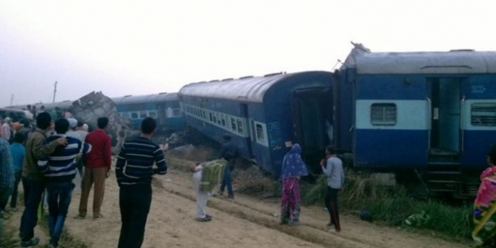 Εκτροχιασμός τρένου με δεκάδες νεκρούς στην Ινδία Τουλάχιστον 60 άνθρωποι έχασαν τη ζωή τους