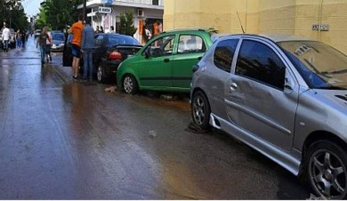 Κόπηκε η κυκλοφορία Λαμίας-Καρπενησίου λόγω έντονων βροχοπτώσεων – Εγκλωβισμένοι οδηγοί