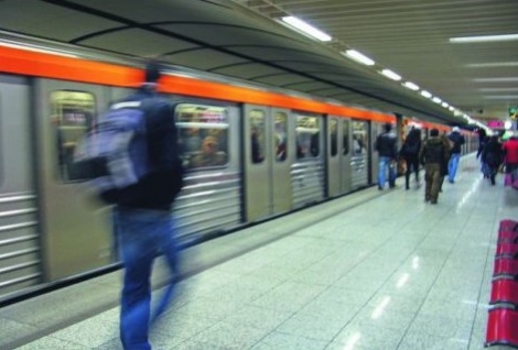 Φρίκη: Αυτός είναι ο νεαρός αλλοδαπός που επιχειρούσε να βιάσει γυναίκες στο Μετρό της Αθήνας