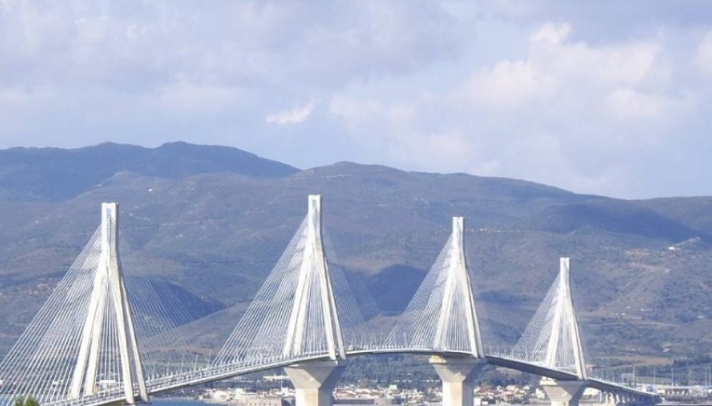Λήξη συναγερμού στη Γέφυρα Ρίου-Αντιρρίου- Πείσθηκε να μην αυτοκτονήσει ο 35χρονος