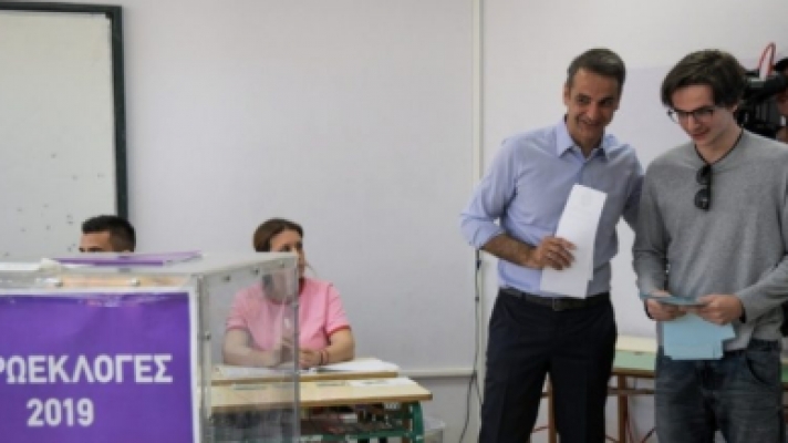Ο γιος του Κ. Μητσοτάκη ψήφισε για πρώτη φορά