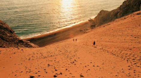 Μια συγκλονιστική παραλία στην Ελλάδα που θα σε κάνει να χάσεις την αίσθηση του χρόνου