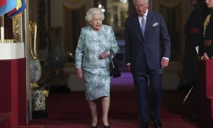 Βρετανία: Βγήκε από την καραντίνα ο πρίγκιπας Κάρολος - Αγωνία για τη βασίλισσα