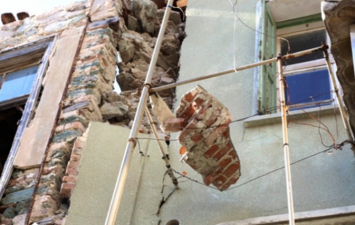 Μία νεκρή, 11 τραυματίες και εκτεταμένες ζημιές από τον ισχυρό σεισμό που έπληξε τη Λέσβο