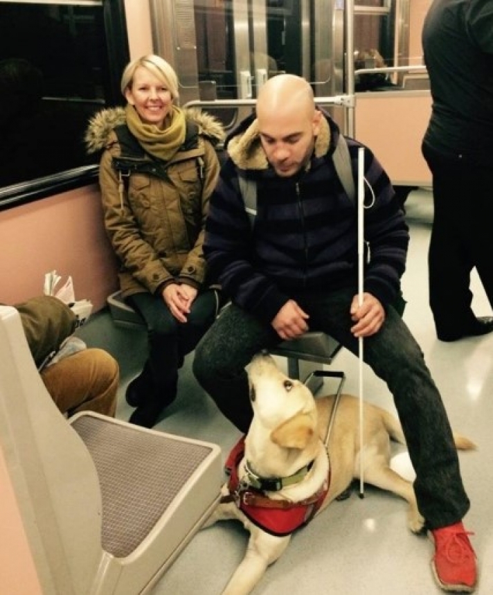 Υπάλληλος του ΜΕΤΡΟ εμπόδισε παρανόμως σκύλο – συνοδό τυφλού να μπει στον συρμό