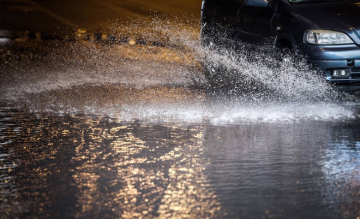 Έντονη βροχόπτωση στην Αττική – Μεγάλη προσοχή στους δρόμους