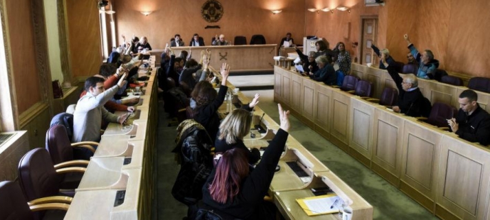 Ο δήμος Αθηναίων αποκλείει τη Χ.Α. απ&#039; τα εκλογικά περίπτερα