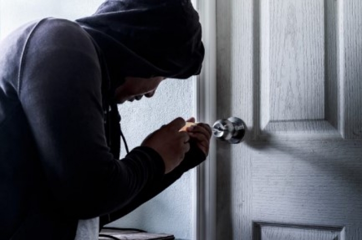 Πρώην κλέφτες αποκαλύπτουν 10 πράγματα που αποτρέπουν τους διαρρήκτες να μπουν σε ένα σπίτι