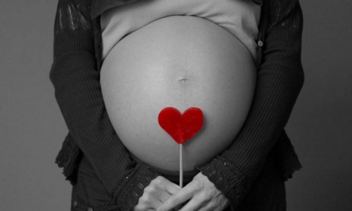 Γονιμότητα και σύλληψη: Ποια είναι η κατάλληλη ηλικία να γίνει μία γυναίκα μητέρα;