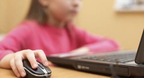 Από την ηλικία των 6 ετών σερφάρουν τα παιδιά στο διαδίκτυο