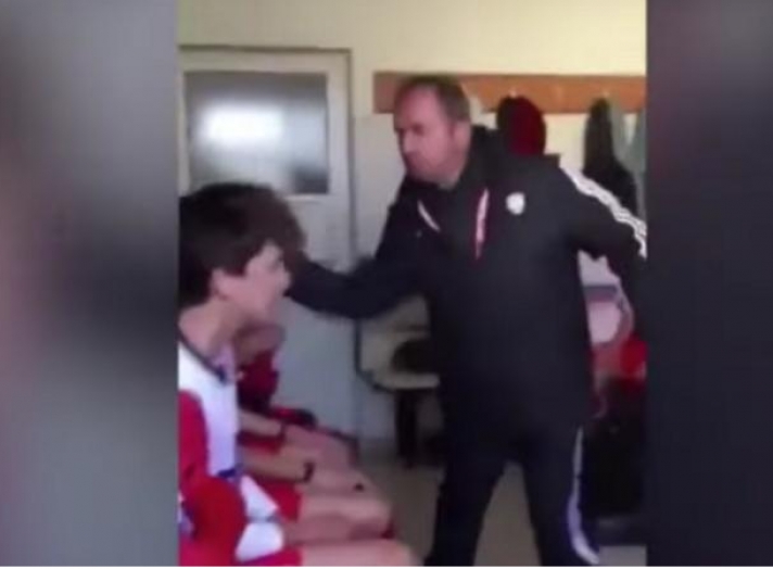 Απίθανος προπονητής στην Τουρκία: Χαστούκισε έναν-έναν όλους τους παίκτες του (ΒΙΝΤΕΟ)