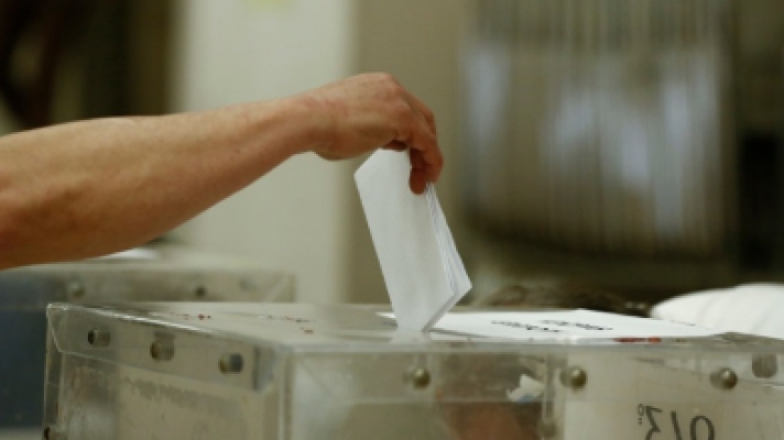 Επαναλαμβάνονται την Κυριακή οι εκλογές στο εκλογικό τμήμα στα Εξάρχεια, όπου εκλάπη η κάλπη