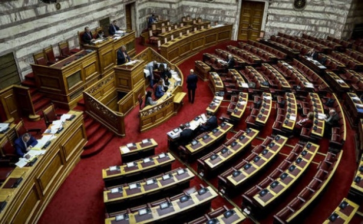 Ψηφίστηκε στη Βουλή ο νέος ΚΟΚ – Οι αλλαγές και τα νέα πρόστιμα