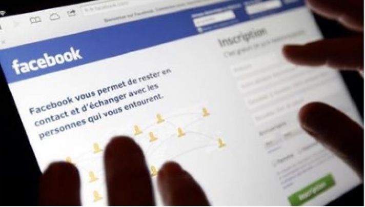 Κυβερνήσεις χρησιμοποιούν το Facebook για να παραπλανήσουν