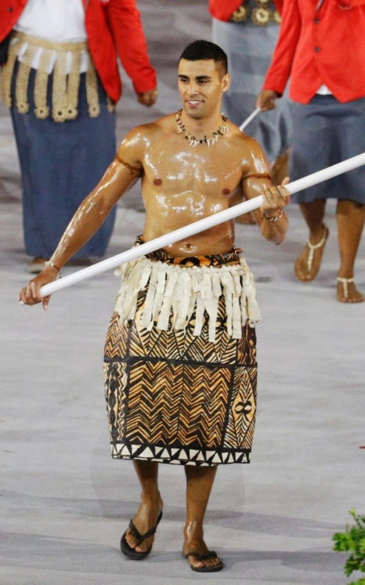 Ο σημαιοφόρος της Ολυμπιακής ομάδας της Tonga είναι ο πιο εξωτικός κλαρινογαμπρός του Ρίο (φωτογραφίες)