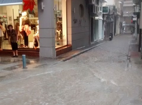 Προβλήματα στους δρόμους από την βροχή στη Χαλκίδα