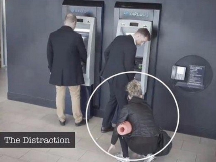 Σας ενδιαφέρει το Βίντεο: Δείτε πώς μπορούν να κλέψουν την κάρτα και το PIN σας από το ΑΤΜ