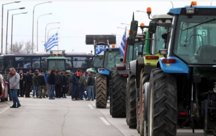 Δεν υποχωρούν οι αγρότες - Ετοιμάζουν κάθοδο στην Αθήνα