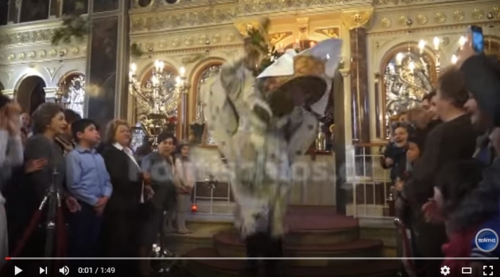 Έγινε και πάλι viral ο ιερέας από την Ευαγγελίστρια της Χίου για την Πρώτη Ανάσταση - Δείτε το βίντεο...