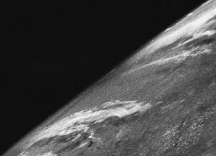 70 ΧΡΟΝΙΑ ΠΡΙΝ - Αυτή είναι η πρώτη ΦΩΤΟ της Γης από το διάστημα - Τραβήχτηκε με τεχνολογία των... ναζί!