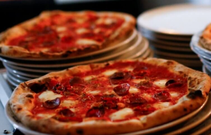 Εκλογές 2019: Αδιανόητη διαφήμιση! «Στις 7 Ιουλίου έρχεται… πίτσα και θα είναι μεγάλη»
