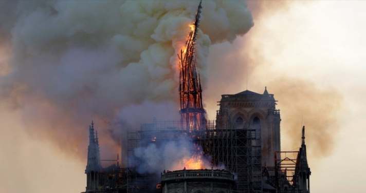 Διεθνή διαγωνισμό για την αποκατάσταση της Παναγίας των Παρισίων θα κάνουν οι Γάλλοι