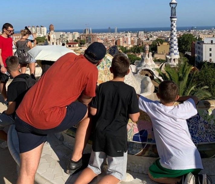 Οι διακοπές του Αλέξη Τσίπρα στην Ισπανία - Με τους γιους του στη Βαρκελώνη (Photos)