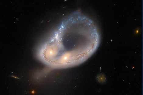 ΔΙΑΣΤΗΜΑ Το Hubble καμαρώνει γαλαξίες να ενώνονται εις σάρκα μίαν