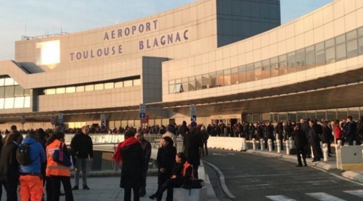 ΕΚΤΑΚΤΟ  -  Εκκενώθηκε το αεροδρόμιο της Τουλούζης